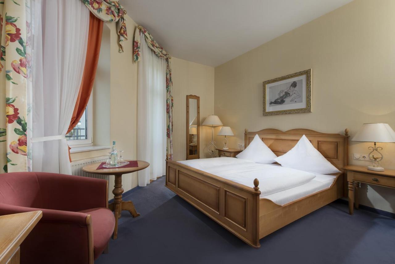 Neukirchen-Pleiße Hotel Schloss Schweinsburg מראה חיצוני תמונה