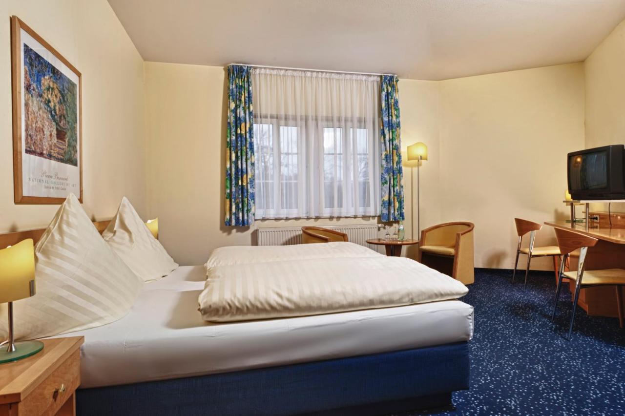 Neukirchen-Pleiße Hotel Schloss Schweinsburg מראה חיצוני תמונה