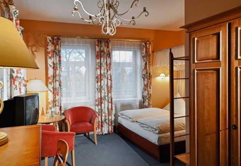 Neukirchen-Pleiße Hotel Schloss Schweinsburg חדר תמונה