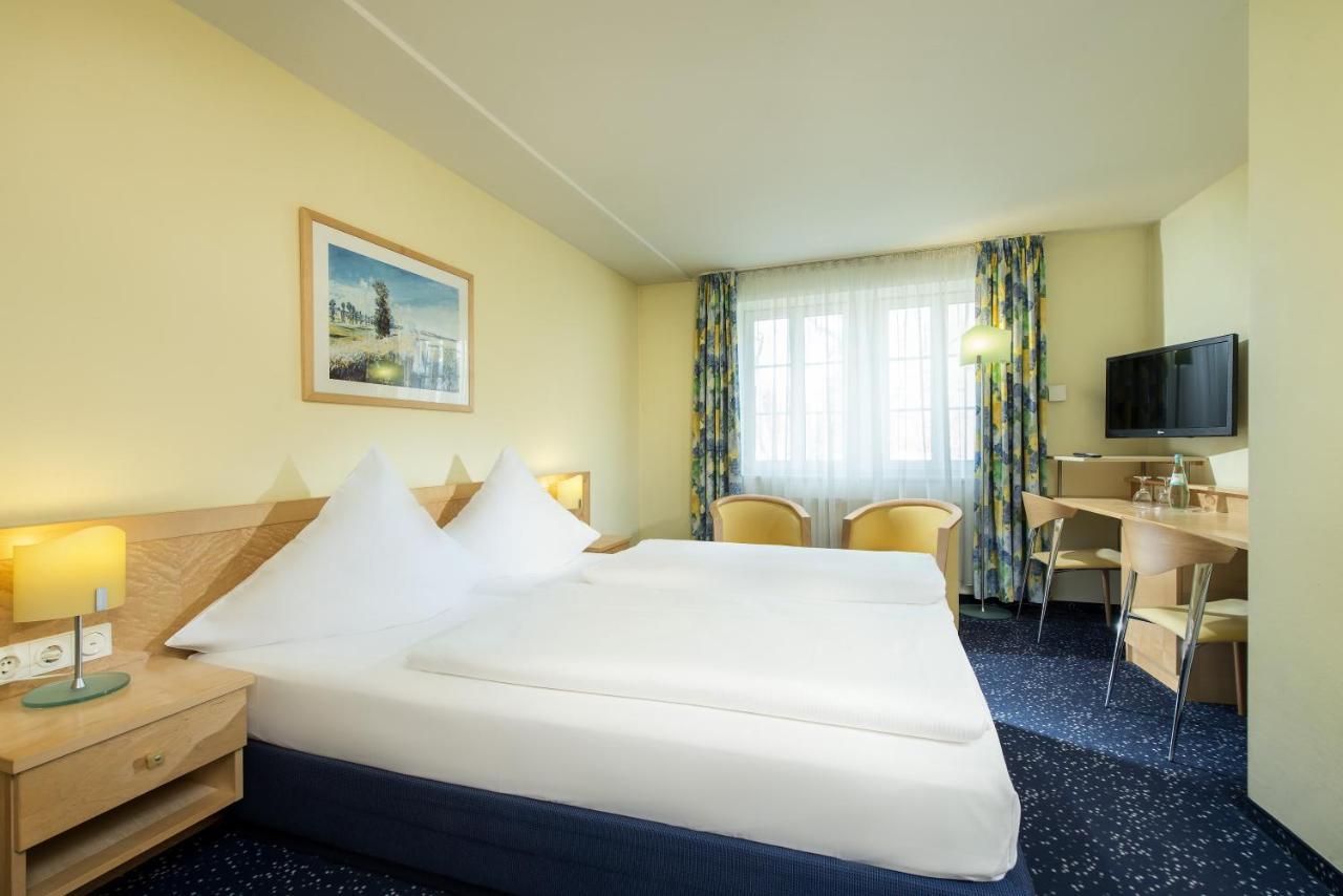 Neukirchen-Pleiße Hotel Schloss Schweinsburg מראה חיצוני תמונה