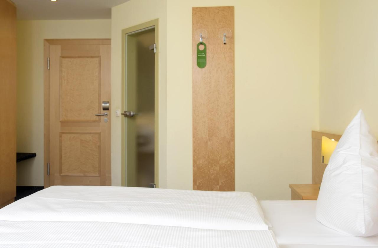 Neukirchen-Pleiße Hotel Schloss Schweinsburg מראה חיצוני תמונה