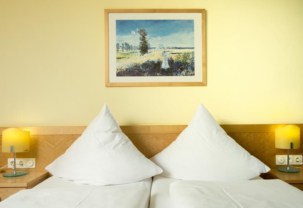 Neukirchen-Pleiße Hotel Schloss Schweinsburg חדר תמונה