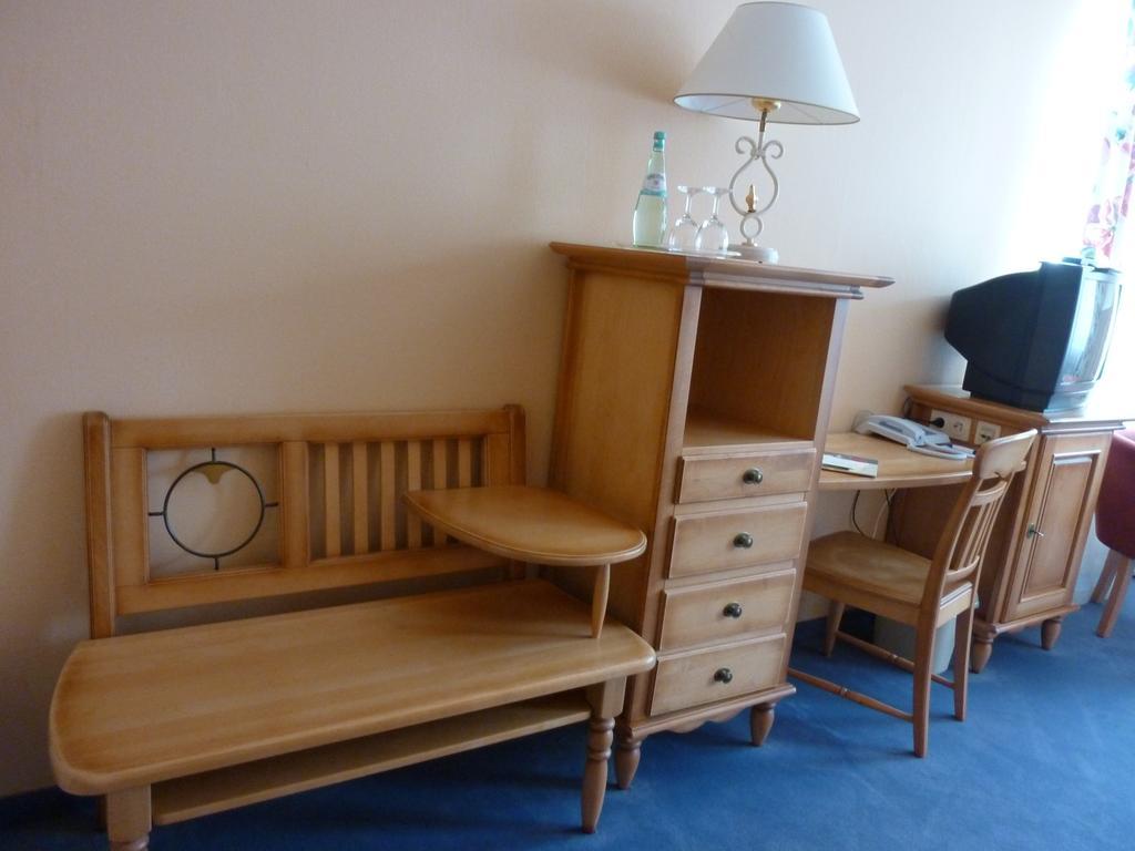 Neukirchen-Pleiße Hotel Schloss Schweinsburg חדר תמונה