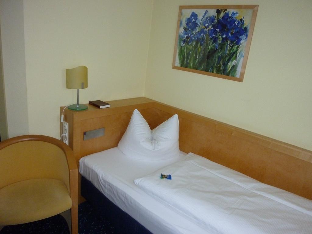 Neukirchen-Pleiße Hotel Schloss Schweinsburg חדר תמונה