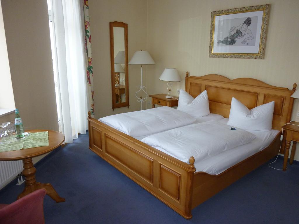 Neukirchen-Pleiße Hotel Schloss Schweinsburg חדר תמונה
